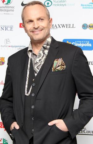 Miguel Bosé cancela conciertos por fiebre