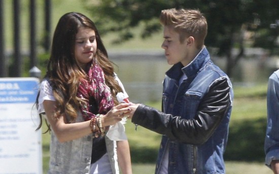 Problemas entre Selena Gomez y Justin Bieber se deberían a la marihuana