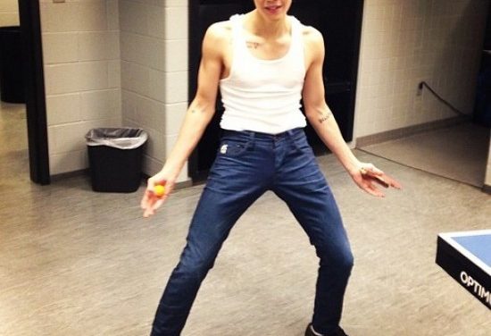 Justin Bieber sorprende con apretado pantalón