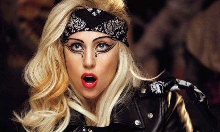 Lady Gaga le ha propuesto un striptease a Charlie Sheen