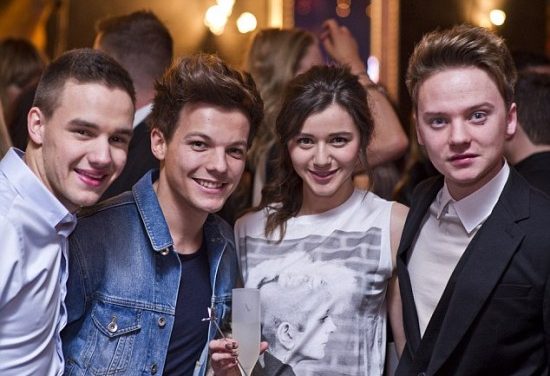Louis Tomlinson se luce con su novia en la fiesta pre Brit Awards