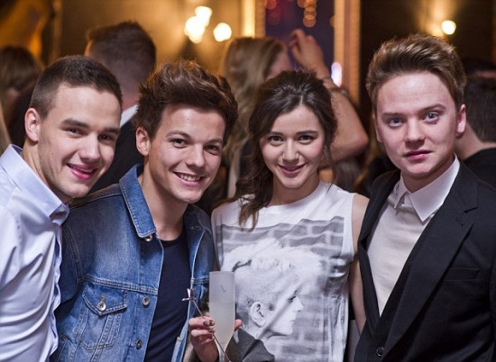 Louis Tomlinson se luce con su novia en la fiesta pre Brit Awards
