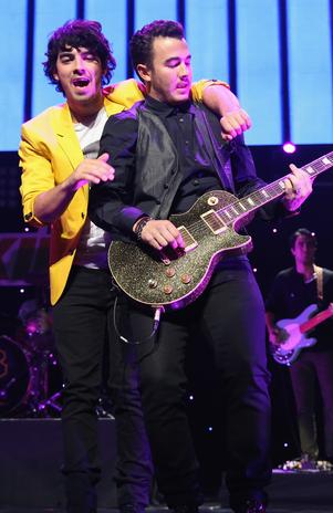 Los Jonas Brothers enfrentan demanda de fan aplastada en su show