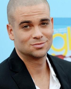 Actor de ‘Glee’ enfrenta demanda por acoso y ataque sexual