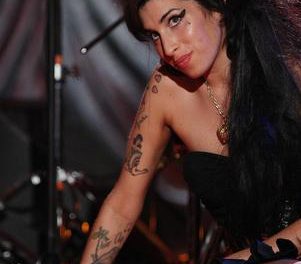 Amy Winehouse no quería morir, según palabras de su doctor