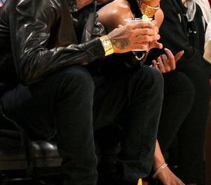 Rihanna le exige a Chris Brown que se olvide de su exnovia