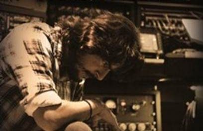 Manuel Carrasco presenta »Otoño, Octubre», su nuevo sencillo