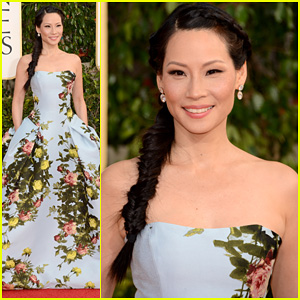 Lucy Liu causó revuelo con su vestido estampado floral de Carolina Herrera en los Globos de Oro