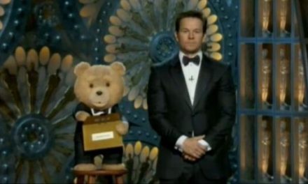 Oscar 2013: Ted y Mark Wahlberg presentaron dos premios