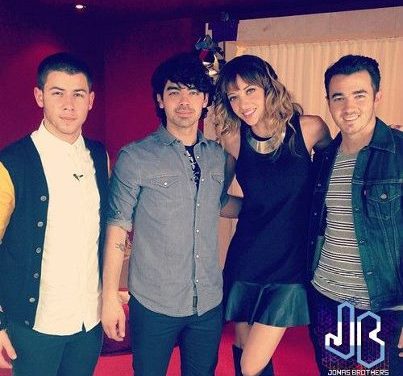 The Jonas Brothers se toman un café con estilo E!