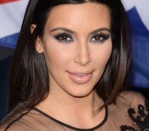 Kim Kardashian y Kanye West esperan una niña, según fuente
