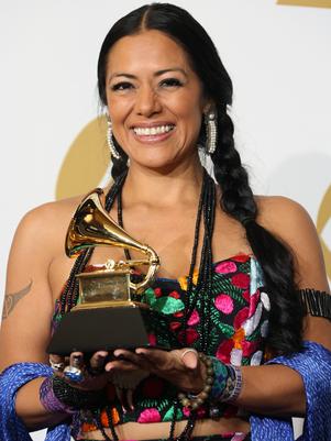 Lila Downs revela que le negaron entrada a fiesta de Grammy