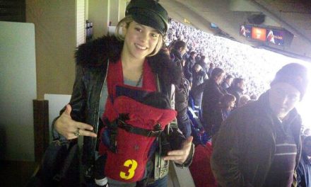 Shakira asiste con su hijo Milan al partido de Piqué en el Camp Nou