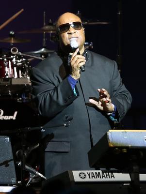 Stevie Wonder rechaza letra de canción de Lil Wayne