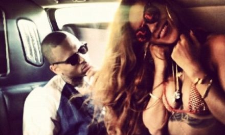 Rihanna guarda razones personales por las que regresó con Chris Brown
