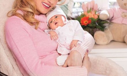 Holly Madison, ex conejita Playboy, presentó a su bebé