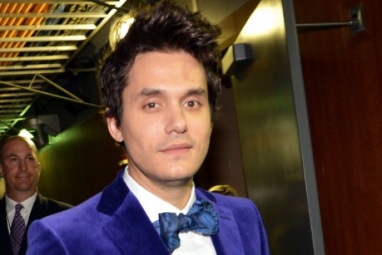 John Mayer usó botox para salvar su voz