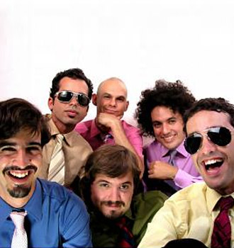 Amigos Invisibles (@AmgsInvisibles) debutan en inglés con ‘Repeat After Me’
