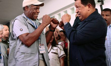 Danny Glover se une a »amantes de la libertad» en tributo al presidente Chávez