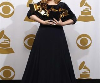 Adele pide más de 3 millones de dólares por cantar en una boda