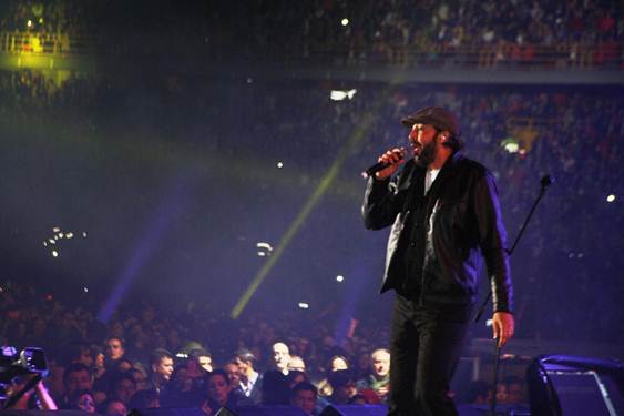 Bogotá se deja seducir por la música de Juan Luis Guerra