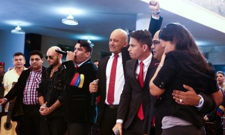 Omar Enrique, Hany Kauam, Potro Álvarez y Los Cadillacs rindieron tributo al presidente Chávez (+Video)