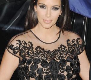 Agente de tránsito detiene a Kim Kardashian en California