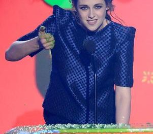 Kristen Stewart y One Direction reciben dos premios Kids Choice