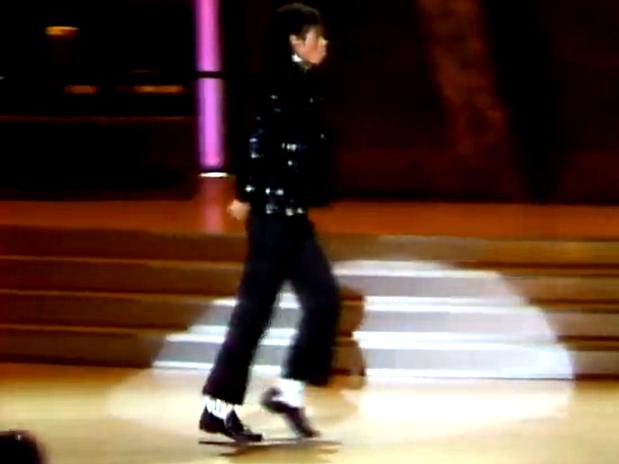 ‘Moonwalk’ de Michael Jackson cumple 30 años desde su debut