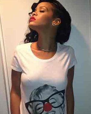 Rihanna exhibe piercing que tiene en el busto