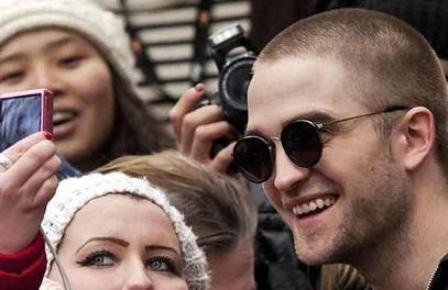 Robert Pattinson sorprende a sus fans con cabeza rasurada