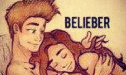 ¿Justin Bieber y una belieber en la cama?