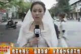 Reportera cubrió terromoto en China justo el día de su boda y vestida de novia (+Video)