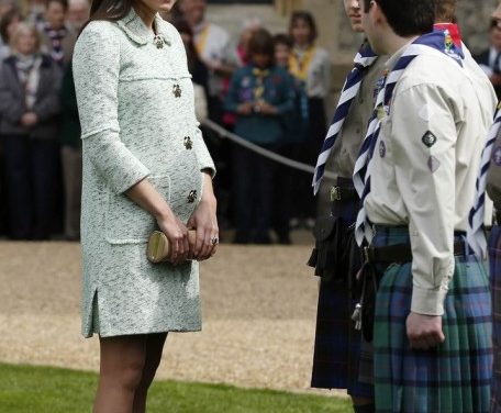 Kate Middleton deja ver su avanzado embarazo (+Foto)
