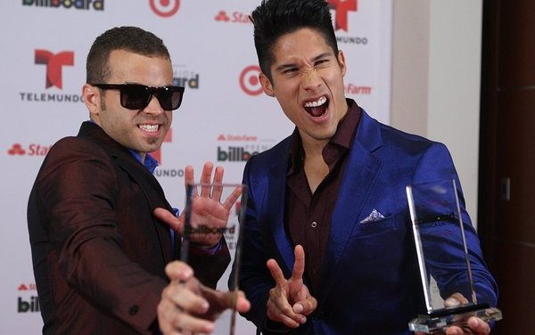 Chino y Nacho Ganan Premio Billboard Latino como Mejor Dúo o Grupo Tropical