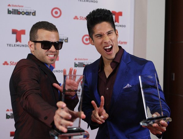 Chino y Nacho Ganan Premio Billboard Latino como Mejor Dúo o Grupo Tropical