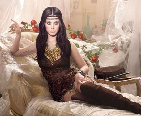 Demandan a Katy Perry por no ser lo bastante famosa
