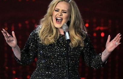 Adele logra las mayores descargas en historia de Reino Unido