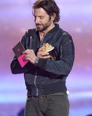 Bradley Cooper encuentra el amor en modelo más joven que él