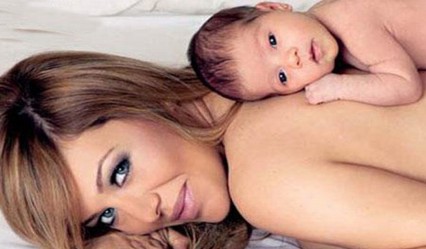 Evangelina Anderson posó desnuda con su bebé