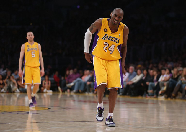 Kobe Bryant sufre grave lesión y se despide del resto de la temporada de la NBA