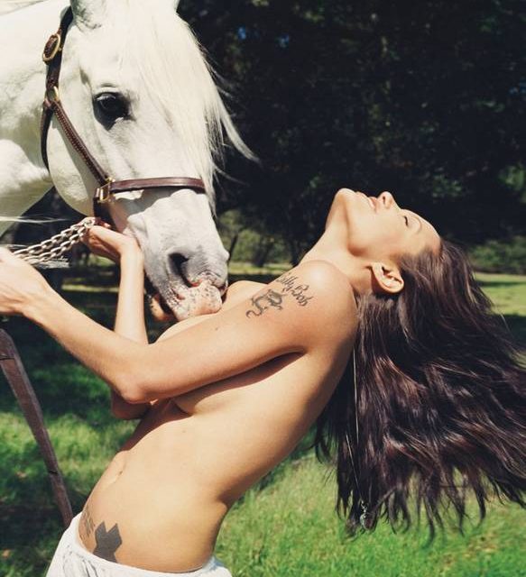 Un topless de Angelina Jolie valorado en 35.000 libras
