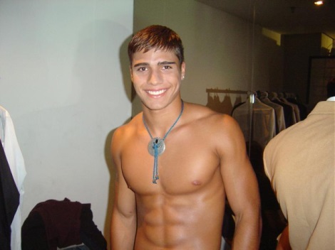 El modelo y actor Orlando Delgado otra víctima del hampa – By: @diegokapeky