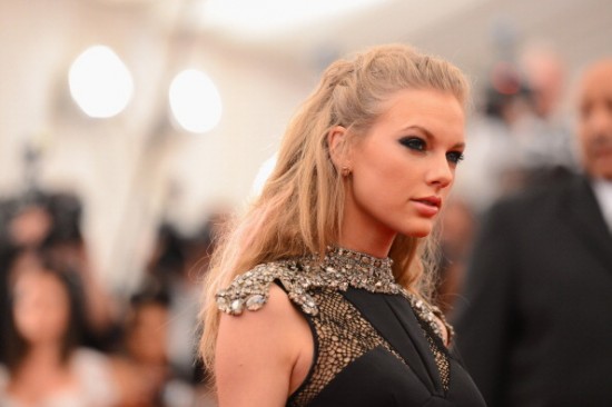 Taylor Swift mostró su lado sexy punk en la Met Gala 2013 (+Fotos)