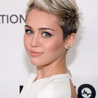 Miley Cyrus habla sobre los fans de Selena Gomez y Taylor Swift