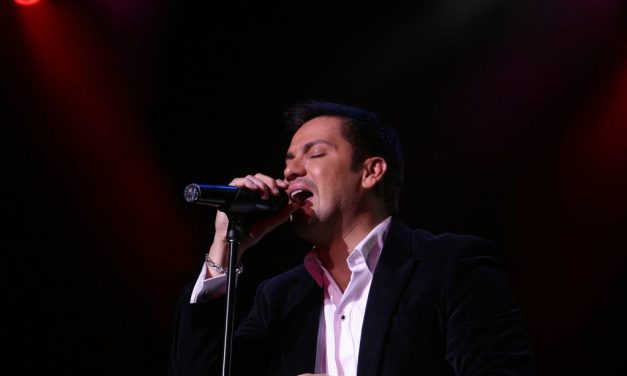 El salsero Víctor Manuelle arranca la gira de su vigésimo aniversario
