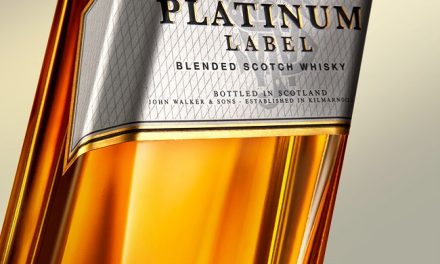 Una mezcla de whiskies de un mínimo de 18 años para el exigente consumidor actual: JW Platinum Label