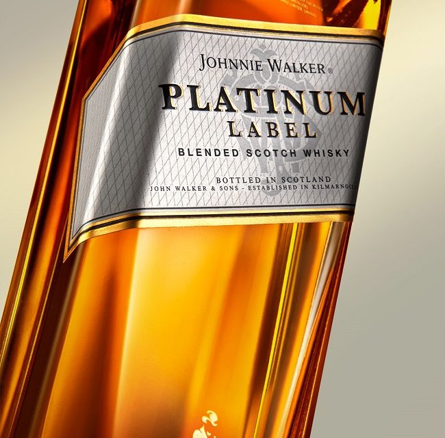 Una mezcla de whiskies de un mínimo de 18 años para el exigente consumidor actual: JW Platinum Label