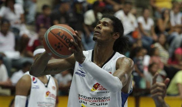 EDWARD SANTANA JUGADOR HERBALIFE DE LA SEMANA
