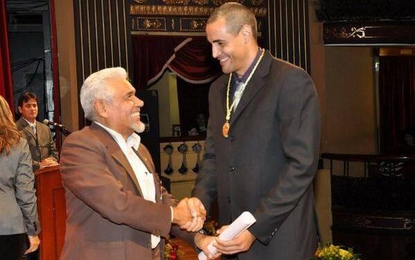 Tomas Aguilera recibió la orden Arturo Michelena.